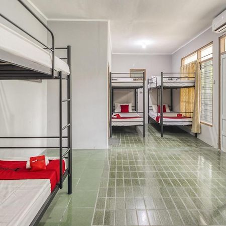 Reddoorz Hostel Near Adisucipto Airport Yogyakarta Kalasan Экстерьер фото