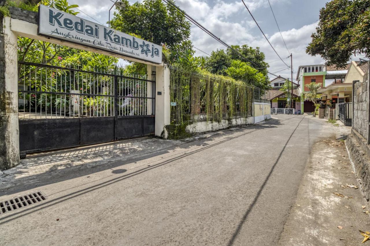 Reddoorz Hostel Near Adisucipto Airport Yogyakarta Kalasan Экстерьер фото